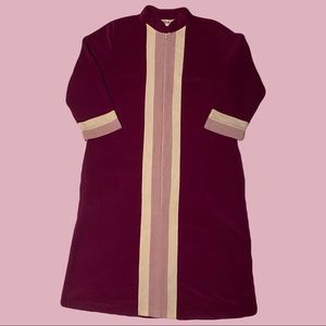 Thrifted Vanity Fair quarter sleeve purple long gown w/ purple zipper